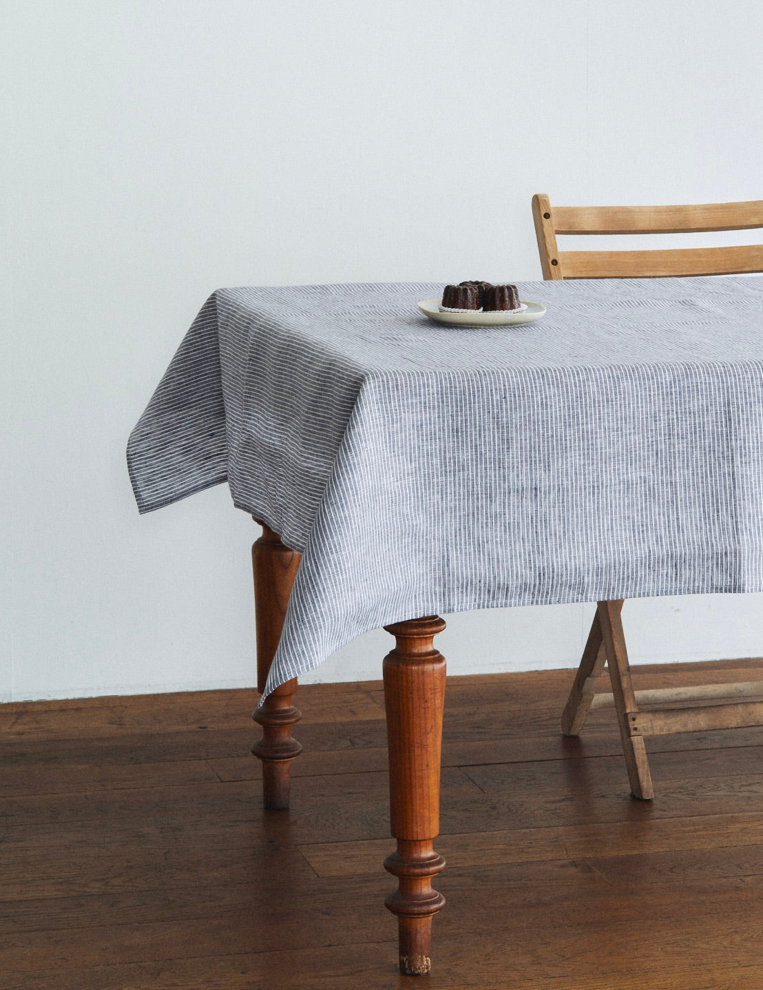 Tablecloth: Grey Thin White Stripe